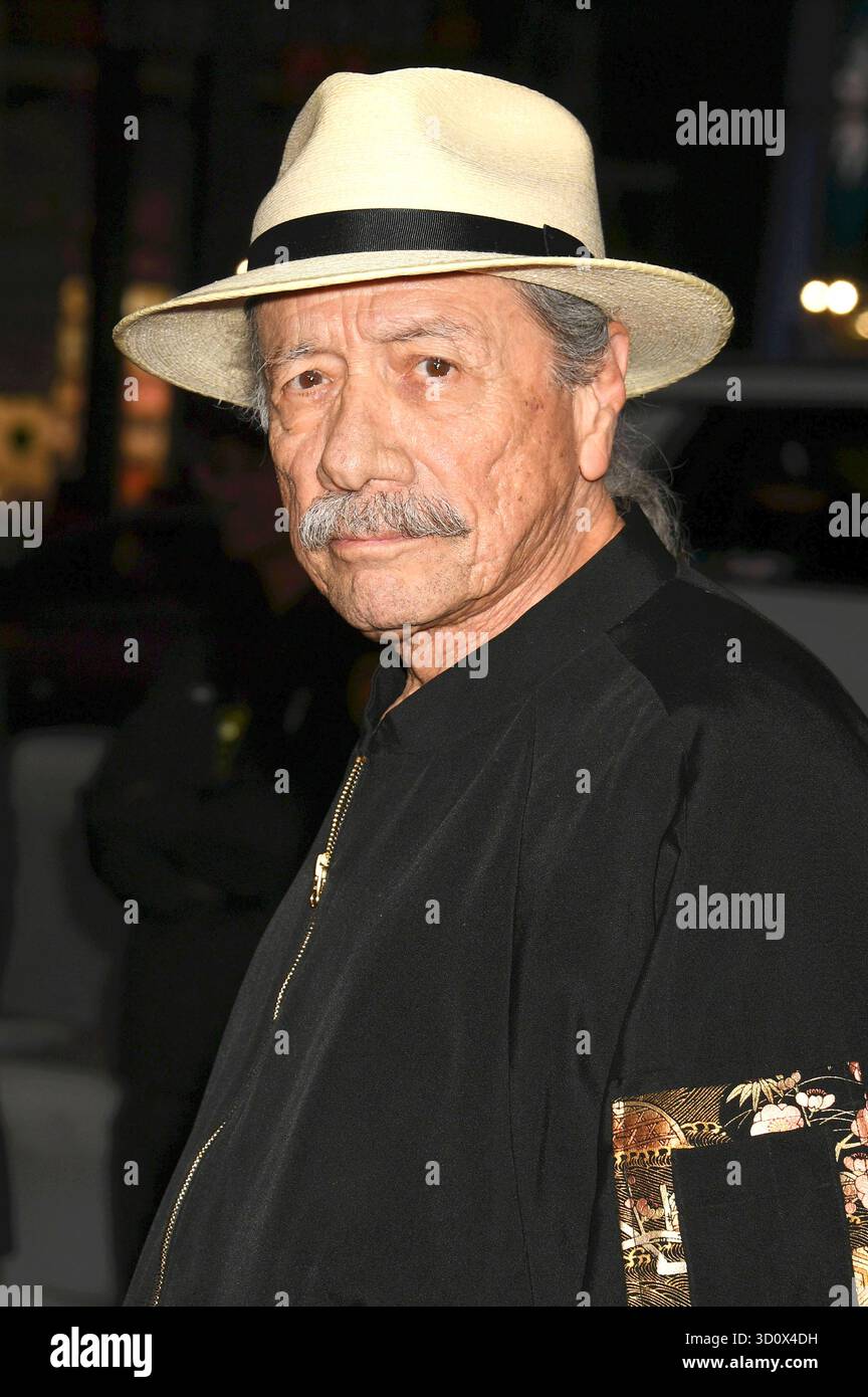 Edward James Olmos bei der Festivaleröffnung mit der Premiere des Kinofilms Springsteen: Portami da nessuna parte auf dem 39. AFI Fest 2025 im TCL Chinese Theatre. Los Angeles, 22.10.2025 *** Edward James Olmos all'apertura del festival con la prima del lungometraggio Springsteen Deliver me from Nowhere al 39 AFI Fest 2025 al TCL Chinese Theatre di Los Angeles, 22 10 2025 foto:XJ.xMayerx/xFuturexImagex springsteen la 5203 Foto Stock