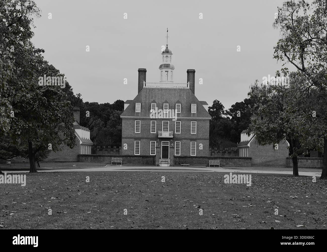 Il Palazzo del Governatore e i giardini, nella città coloniale di Williamsburg. Foto Stock
