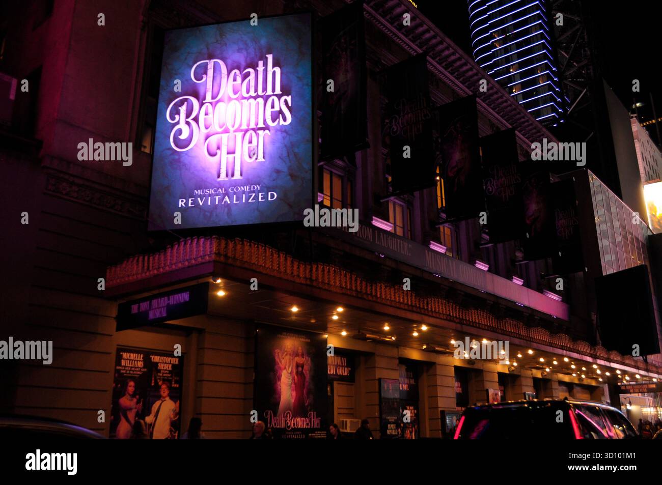 Il teatro che suona lo spettacolo di Broadway "Death Becomes Her" si trova a Manhattan, New York. Foto Stock