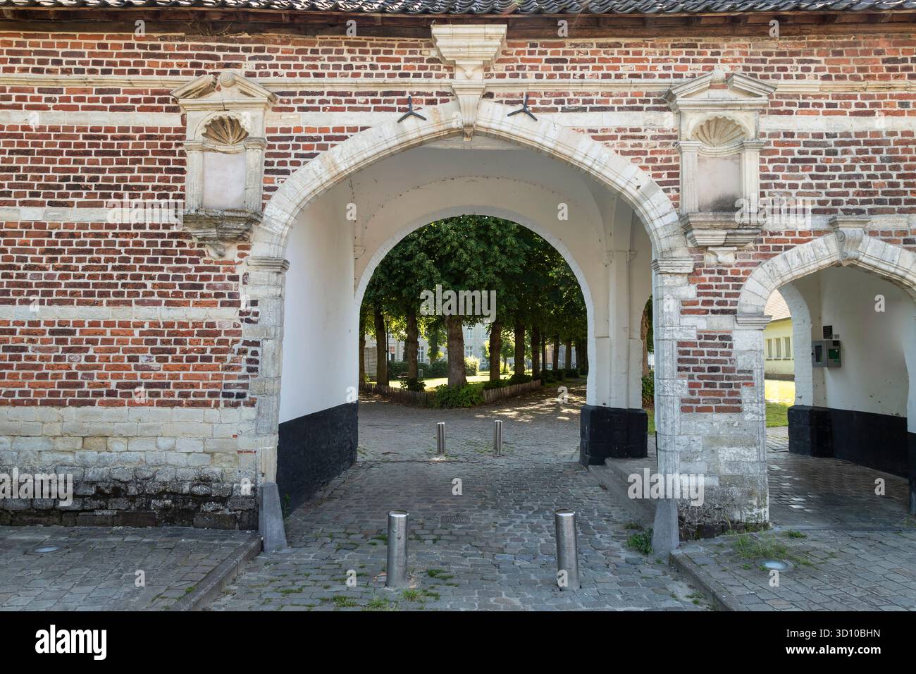Porta del XVI secolo - Westerpoort, nell'Abbazia di Vlierbeek a Lovanio in Belgio. Foto Stock