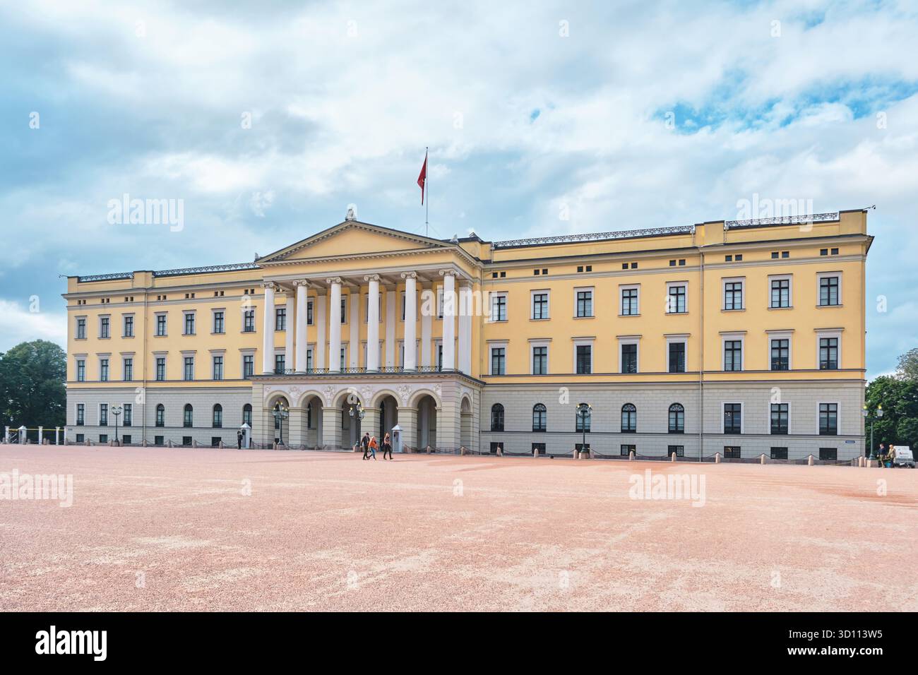 Oslo, Norvegia - 8 settembre 2025: Il Palazzo reale di Oslo, la residenza ufficiale della famiglia reale norvegese Foto Stock