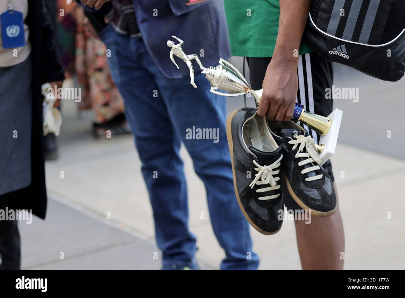 NAZIONI UNITE, NEW YORK - 24 OTTOBRE 2025: Le Nazioni Unite celebrano il suo 80° anniversario in occasione della giornata delle Nazioni Unite, commemorando l'entrata in vigore della carta delle Nazioni Unite nel 1945. L'osservanza annuale sottolinea la missione dell'organizzazione di mantenere la pace, promuovere relazioni amichevoli tra le nazioni e promuovere il progresso sociale e i diritti umani. In tutto il mondo, concerti, eventi culturali e la campagna "Turn the World un Blue" segnano la pietra miliare, celebrando otto decenni di unità e cooperazione tra le nazioni. (Foto: Giada Papini Rampelotto/EuropaNewswire/Sipa USA) Foto Stock
