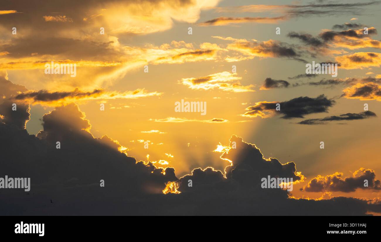 Tramonto sul Golfo d'America, ex Golfo del Messico iFrom Nokomis Beach nel sud-ovest della Florida, Stati Uniti Foto Stock
