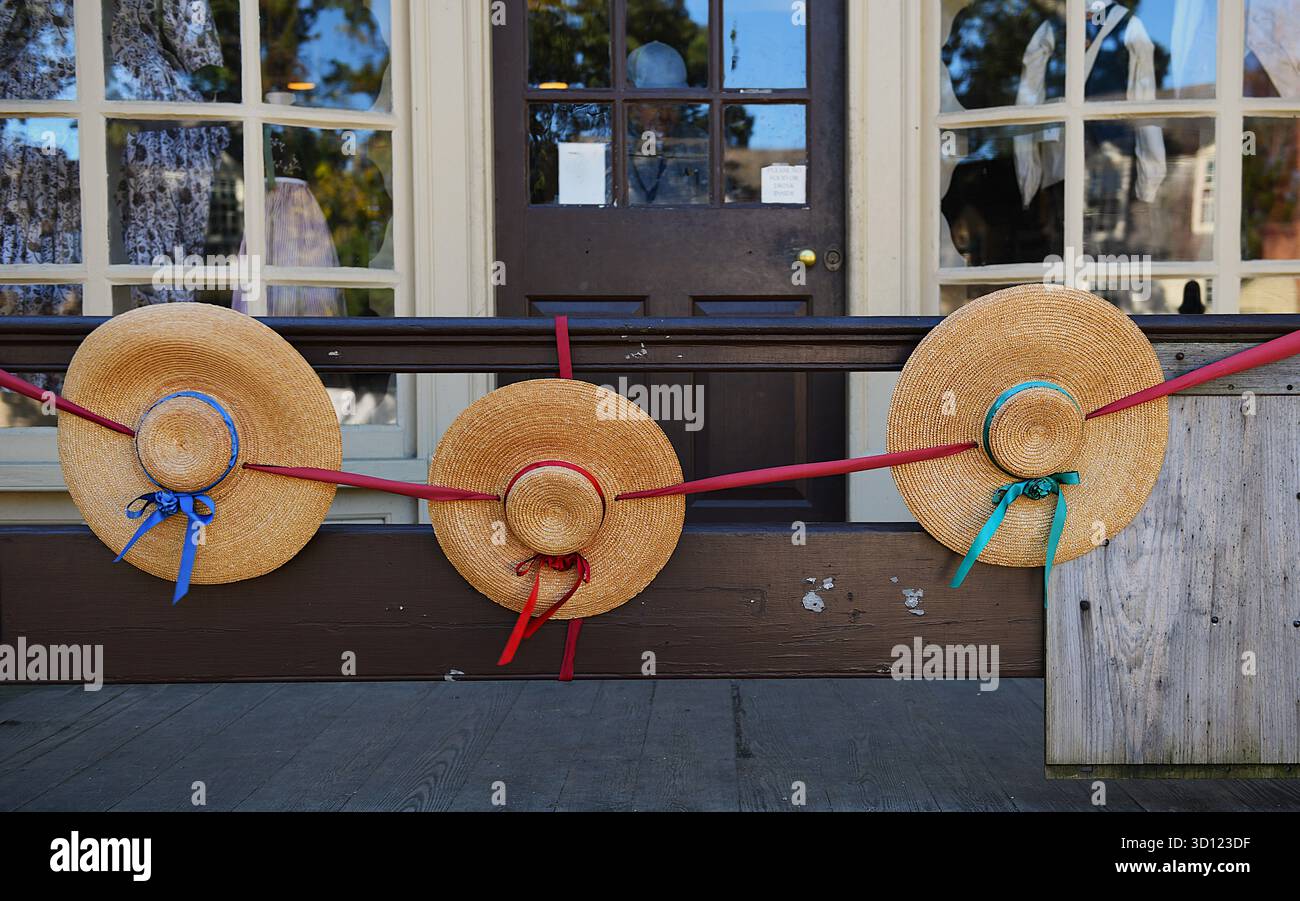 Cappelli da ragazza in mostra a Colonial Williamsburg. Foto Stock