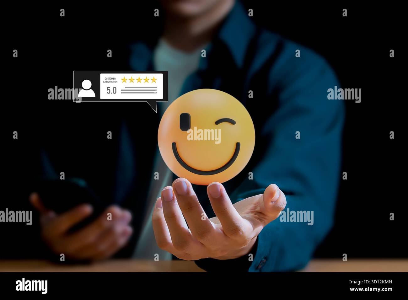 Icona del volto sorridente per mostrare soddisfazione per il servizio. Valutare l'impressione del concetto di servizio clienti e la soddisfazione. Foto Stock