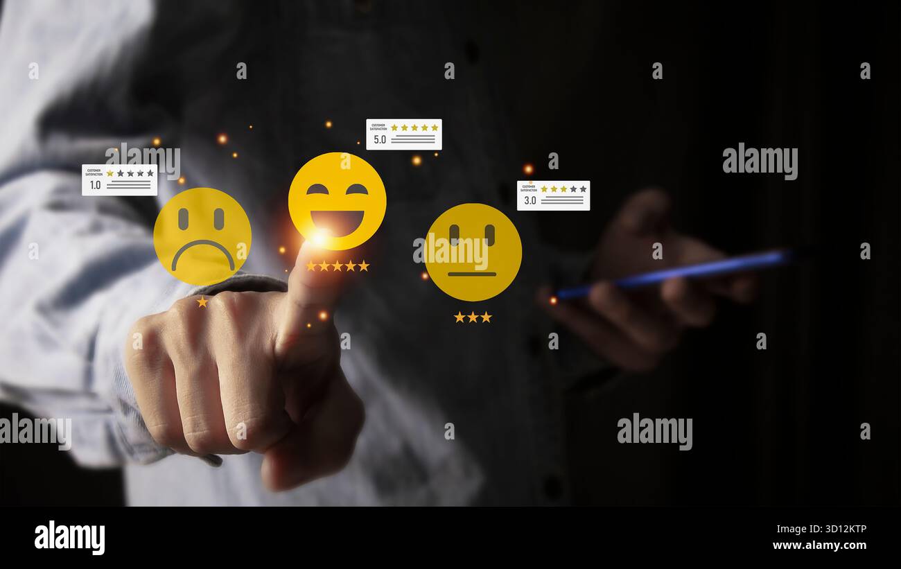 Icona del volto sorridente per mostrare soddisfazione per il servizio. Valutare l'impressione del concetto di servizio clienti e la soddisfazione. Foto Stock