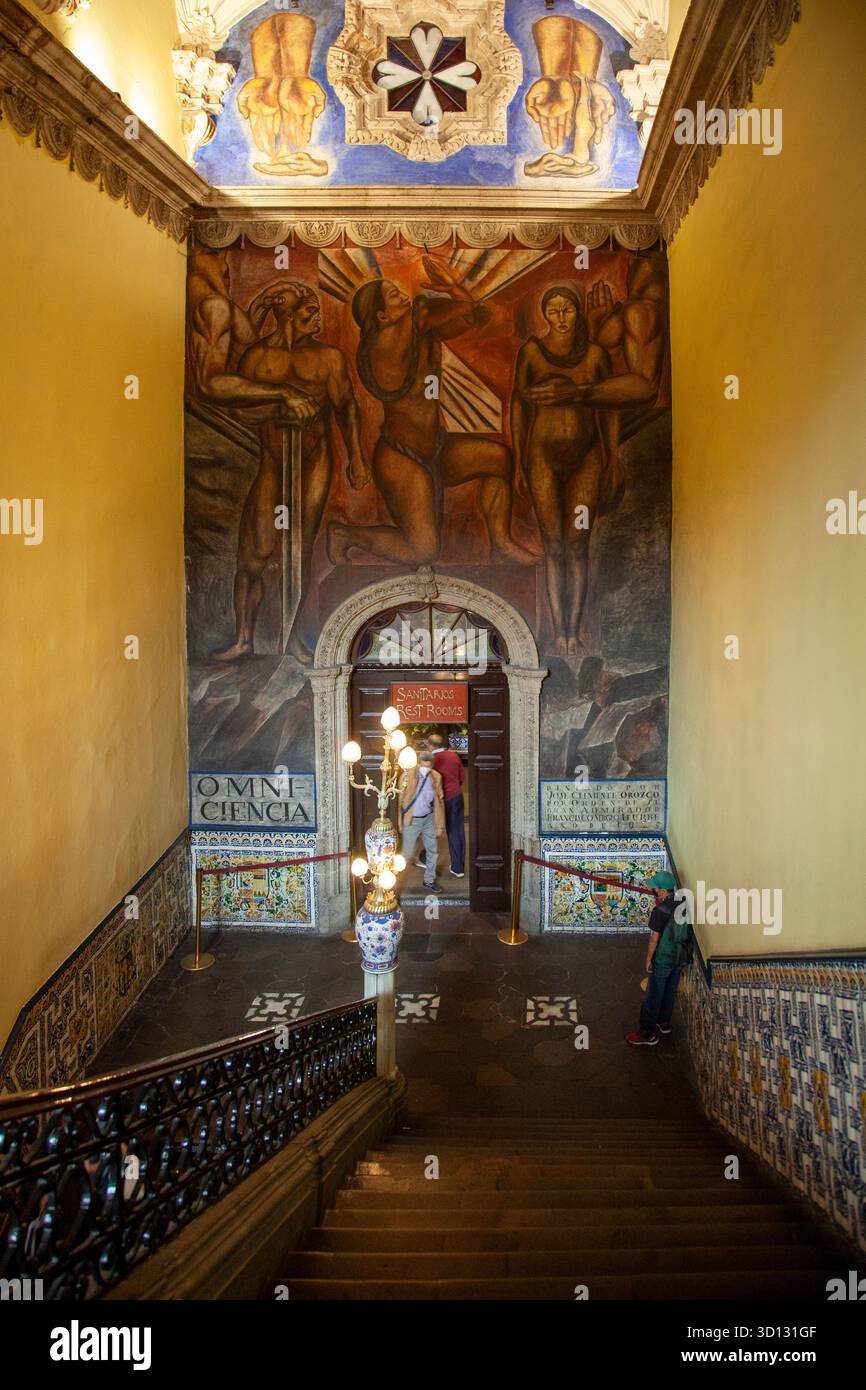 Casa del Azulejos, ristorante Sanborns con murale di José Clemente Orozco a città del Messico, messico Foto Stock
