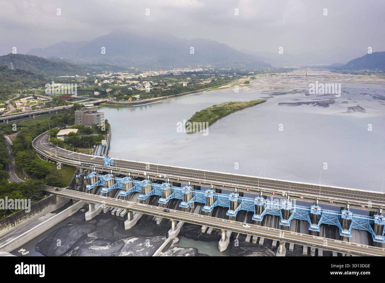 Punto di riferimento di Jiji weir, il centro di gestione delle acque del fiume Zhuo-Shui nella città di Jiji, Nantou, Taiwan, é›†é›†éŽ®, å °æ¹¾ Foto Stock