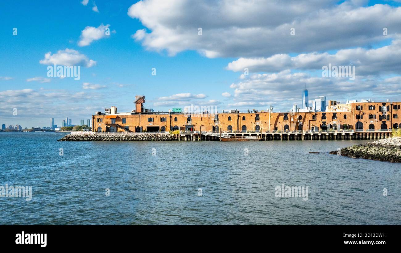 Brooklyn, New York, Stati Uniti, Vista panoramica del Red Hook's Industrial Waterfront a Brooklyn. Foto Stock