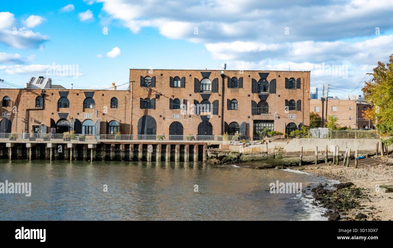 Brooklyn, New York, Stati Uniti, Waterfront Brick Warehouse a Red Hook, Brooklyn. Foto Stock