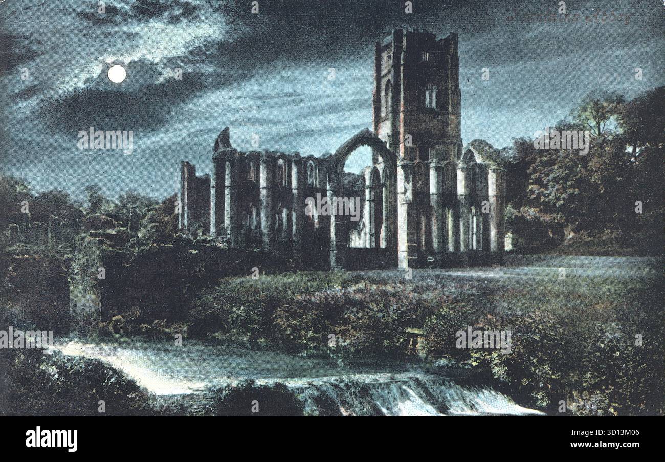 L'Abbazia delle fontane sorge in solitudine illuminata dalla luna, con le sue rovine gotiche immerse nella luce soffusa dell'argento. Finestre ad arco e una struttura torreggiante si innalzano sopra un tranquillo ruscello e una lussureggiante vegetazione. Parte della Valentine's Moonlight Series intorno al 1907, questa cartolina cattura il fascino romantico del passato medievale dello Yorkshire, mescolando serenità naturale con grandezza architettonica. Da una cartolina originale. Foto Stock