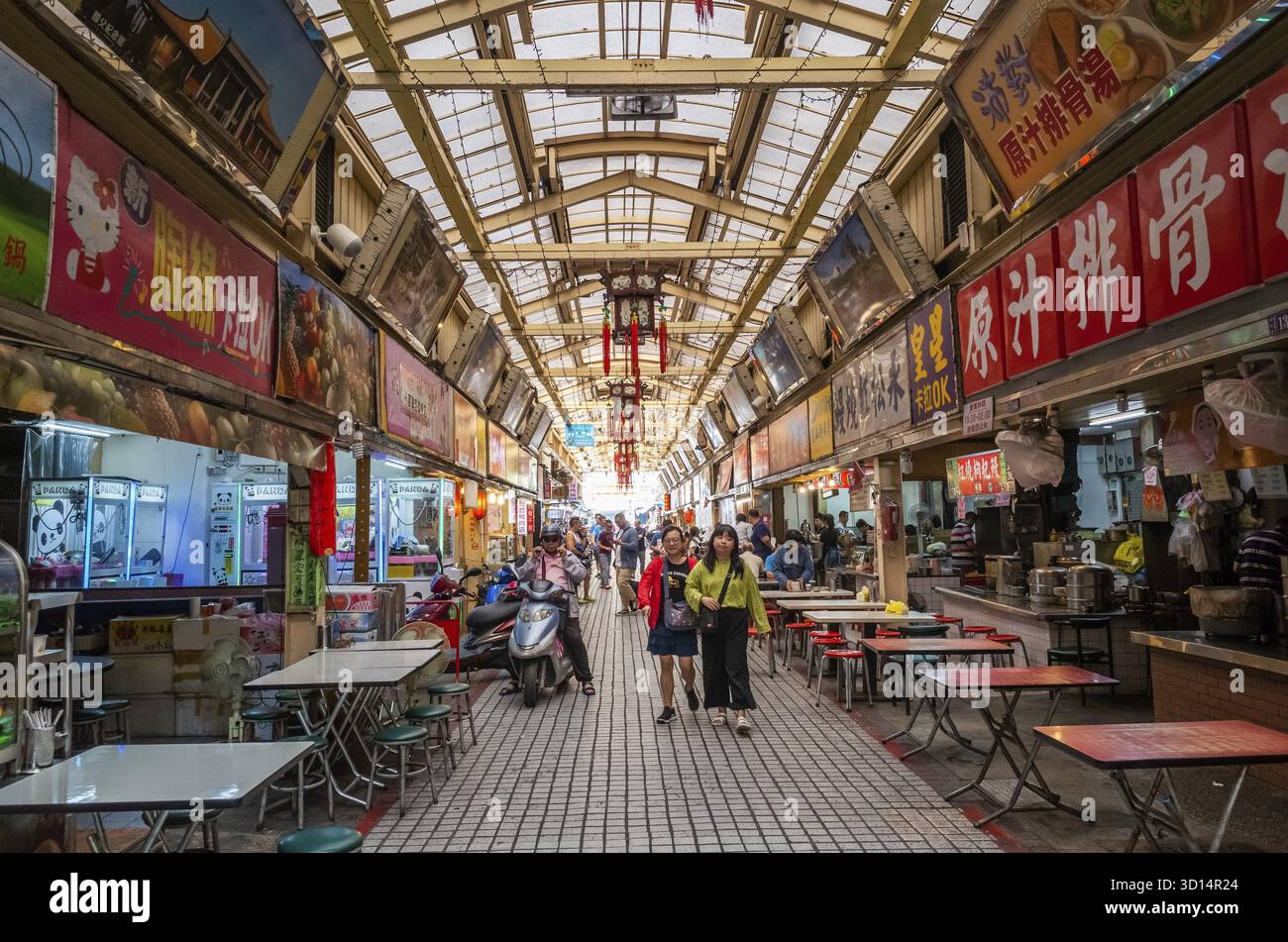 Taipei, Taiwan - 20 ottobre 2019: Mercato notturno di Huaxi Street a Taipei, Taiwan Foto Stock