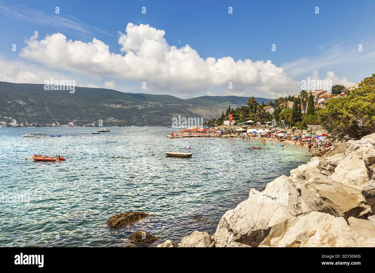 HERCEG NOVI, MONTENEGRO - 3 agosto 2014: Costa di Herceg Novi, Montenegro Foto Stock