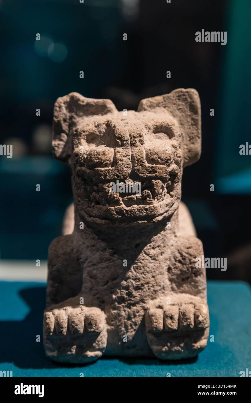 Scultura di giaguaro in pietra dell'antica Teotihuacán in mostra al Museo Teotihuacán, Messico. Foto Stock