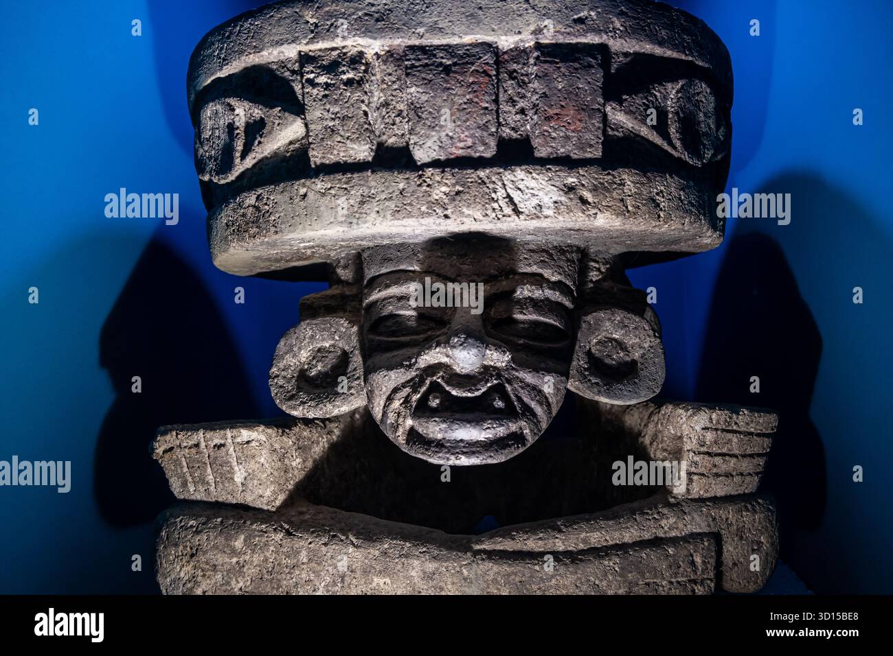 Scultura di Huehueteotl, il Vecchio Dio del fuoco, una delle divinità più antiche della Mesoamerica, venerata a Teotihuacan. Foto Stock
