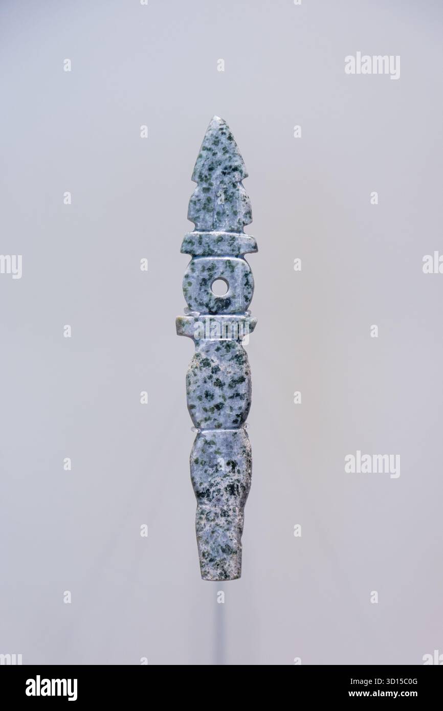 Scettro Chicahuaztli in travertino, uno strumento a percussione cerimoniale azteco trovato al Templo Mayor Museum di città del Messico. Foto Stock