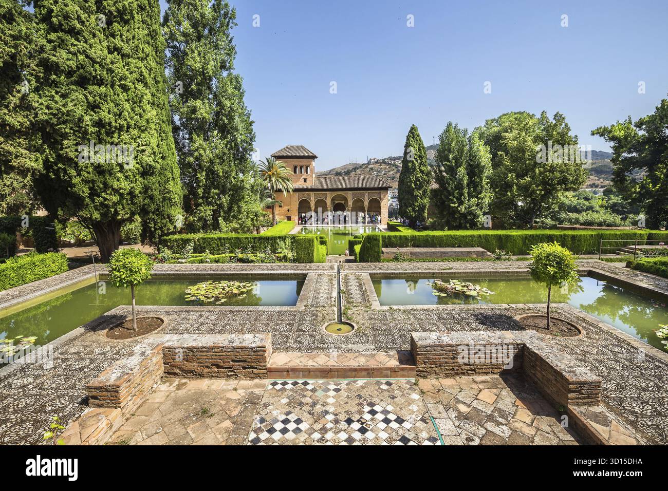 Granada, Spagna - 25 giugno 2018: Vista all'aperto del Palazzo dell'Alhambra a Granada, Andalusia Foto Stock