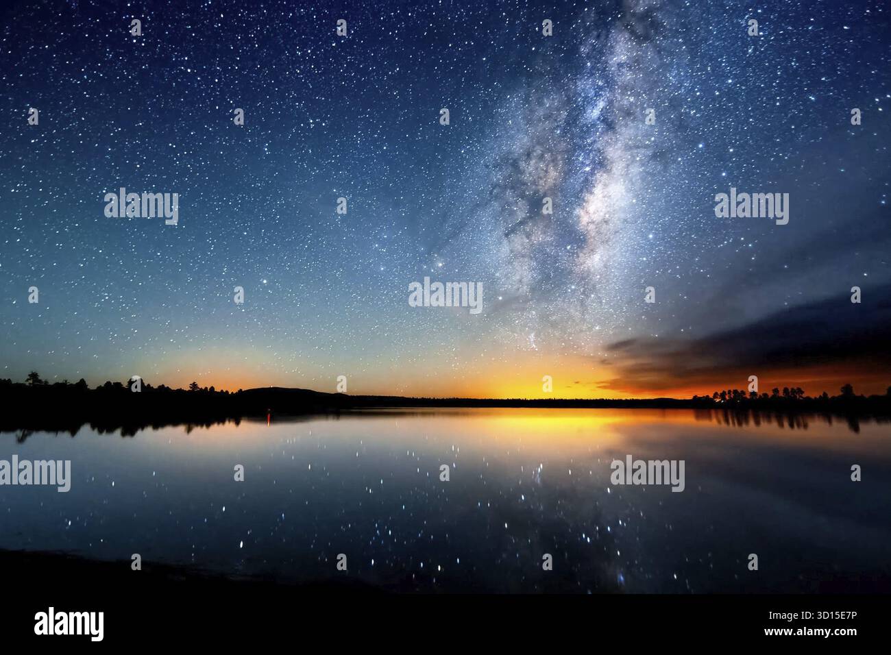 Il cielo stellato la via lattea. Foto di lunga esposizione. Paesaggio notturno Foto Stock
