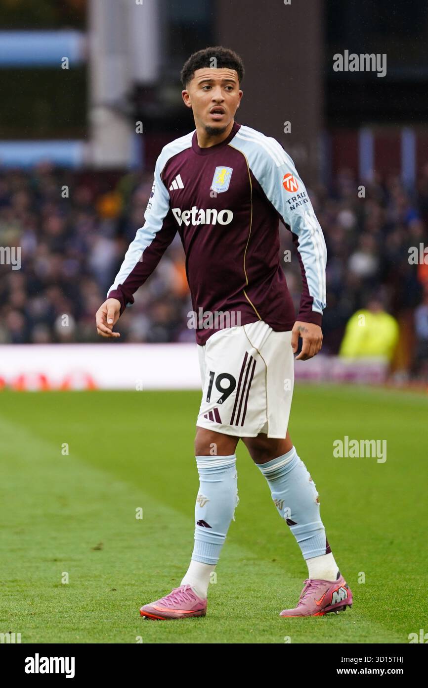 Birmingham, Regno Unito. 26 ottobre 2025. Jadon Sancho di Aston Villa durante la partita Aston Villa contro Manchester City Premier League a Villa Park, Birmingham, Inghilterra il 26 ottobre 2025 credito: Dylan Hepworth/Every Second Media Credit: Every Second Media/Alamy Live News Foto Stock