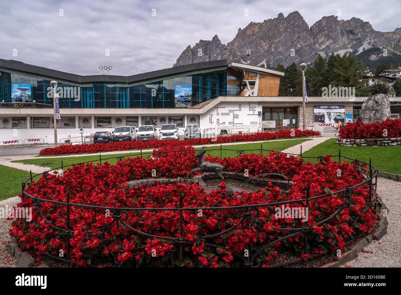 Lo Stadio Olimpico del ghiaccio di Cortina d'Ampezzo, sede dei Giochi Olimpici invernali. Italia. Foto Stock