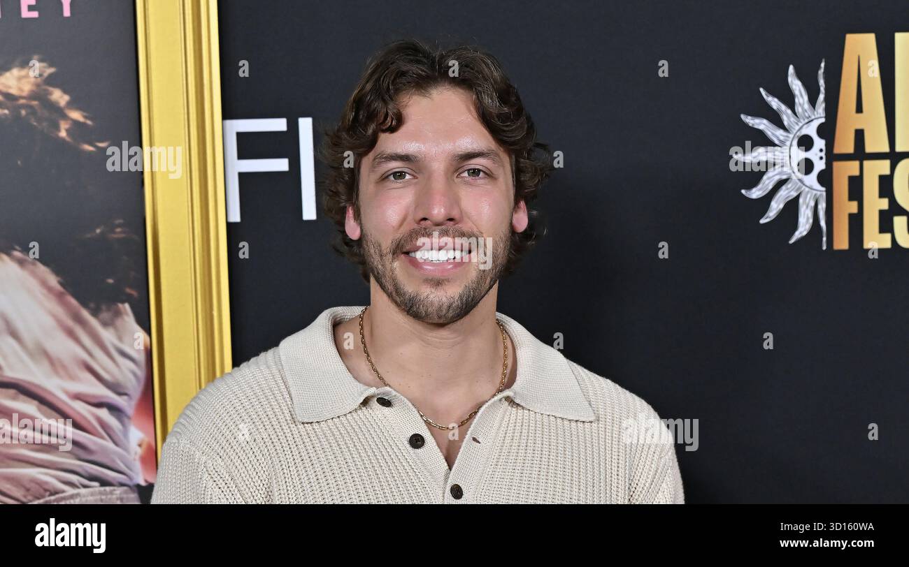 Hollywood, Stati Uniti. 25 ottobre 2025. Joseph Baena arriva all'AFI Fest 2025 prima di "Christy" tenutasi al TCL Chinese Theatre il 25 ottobre 2025 a Hollywood, CA. © Starbuck/ Credit: AFF/Alamy Live News Foto Stock