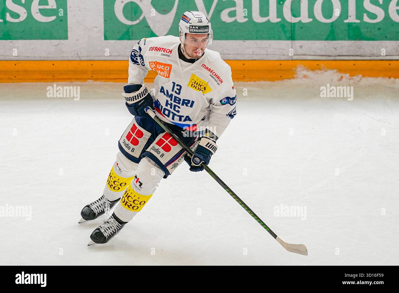 25/10/2025, Losanna, Vaudoise Aréna, NL: Losanna HC - HC Ambri-Piotta, #13 Manix Landry (Ambri) Foto Stock