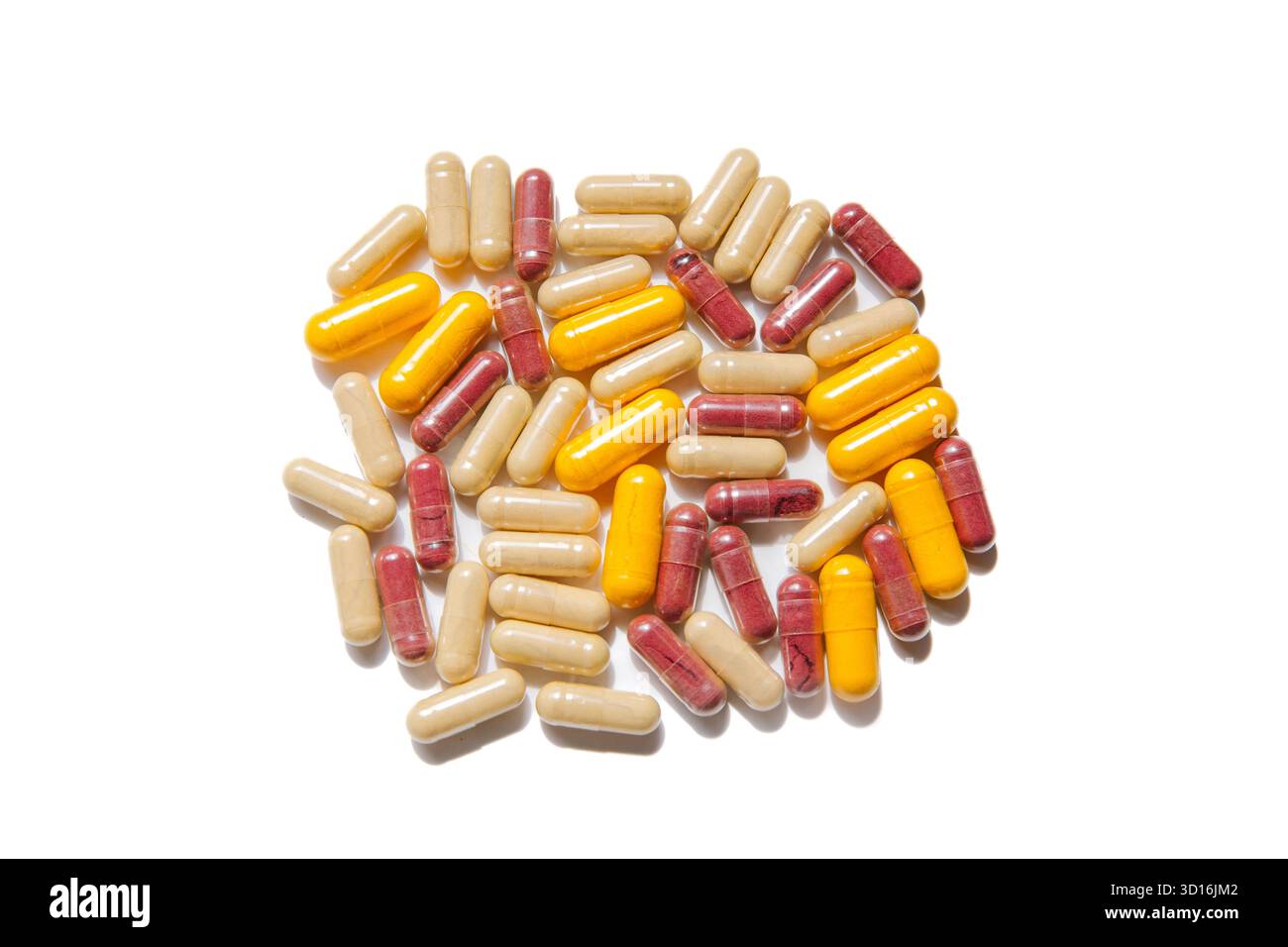 Capsule assortite su sfondo bianco con colori giallo, rosso e beige. Foto Stock