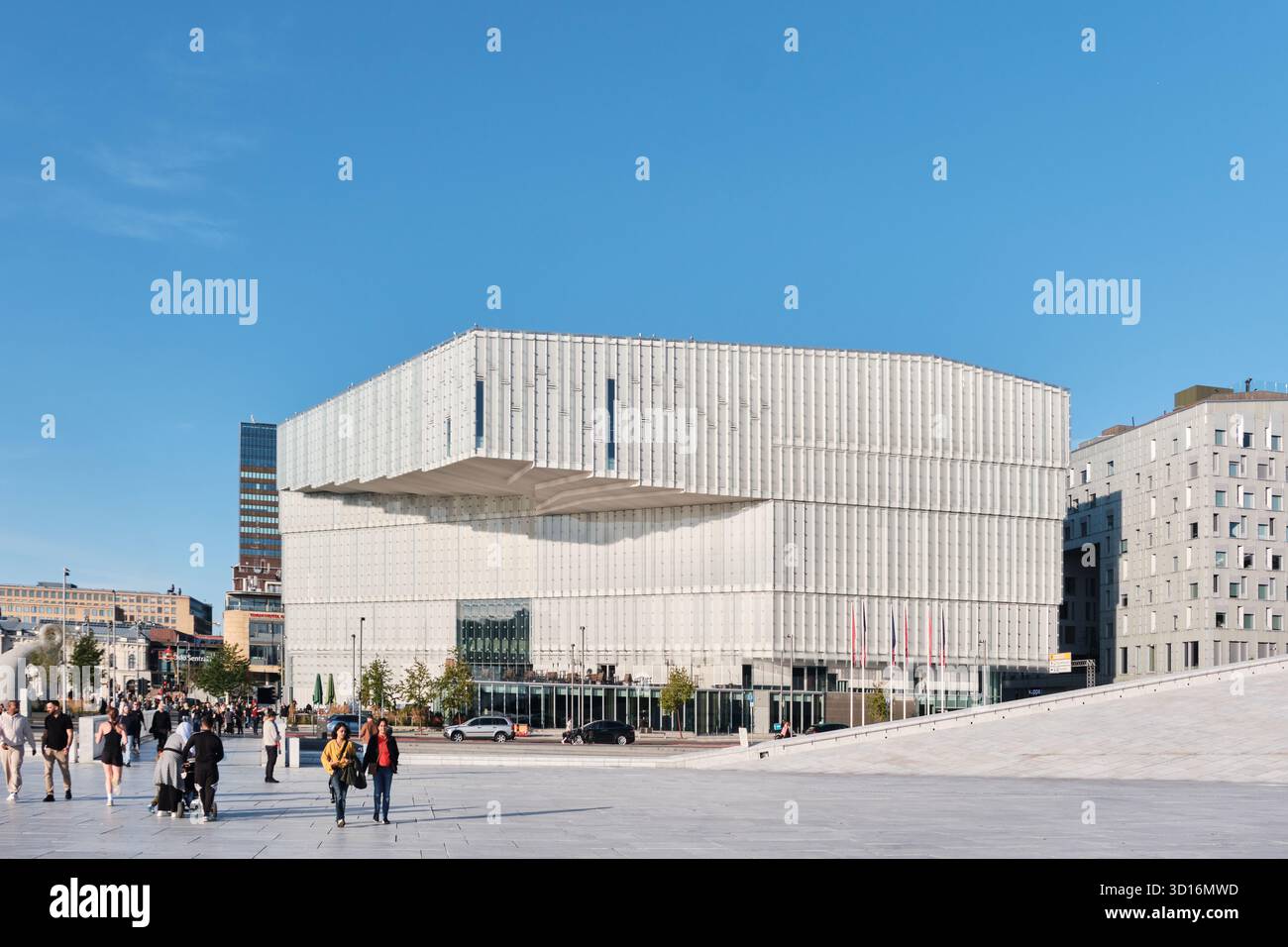 Oslo, Norvegia - 7 settembre 2025: Deichman Library, la principale biblioteca pubblica di Oslo, Norvegia. Nuova architettura moderna aperta nel 2020 Foto Stock