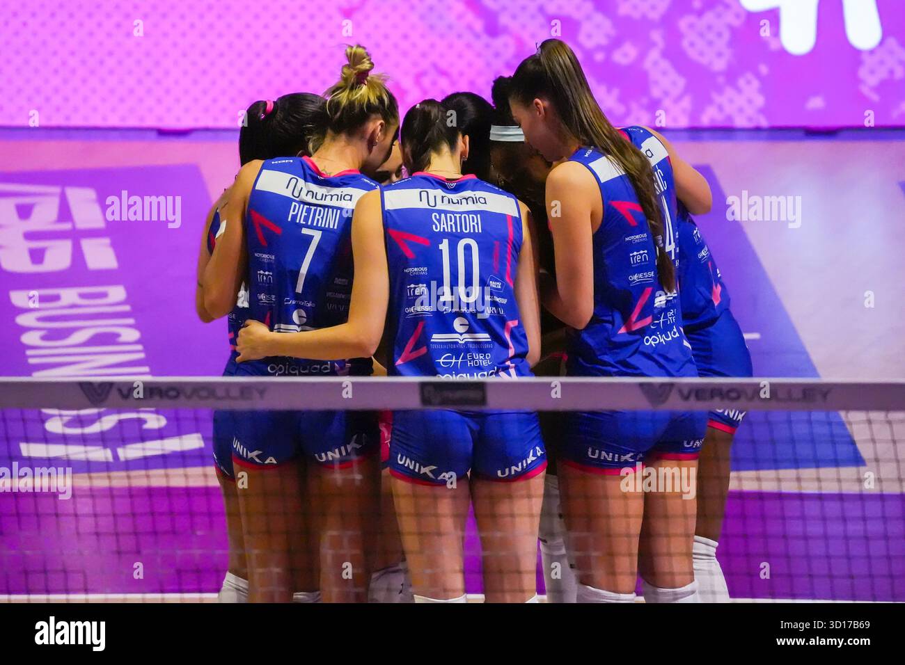 Monza, Italia. 26/10/2025. Numia vero Volley Milano, durante Numia vero Volley Milano vs CBF Balducci HR Macerata, LVF serie A1, all'Opiquad Arena.Credit: Alessio Morgese / Alamy live news Foto Stock