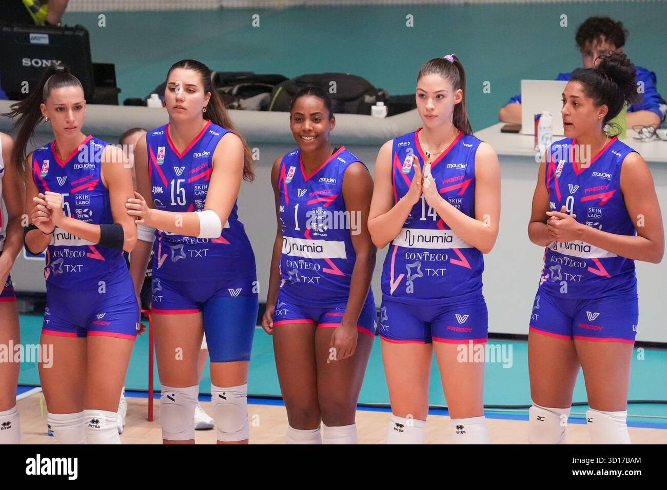 Monza, Italia. 26/10/2025. Numia vero Volley Milano, durante Numia vero Volley Milano vs CBF Balducci HR Macerata, LVF serie A1, all'Opiquad Arena.Credit: Alessio Morgese / Alamy live news Foto Stock