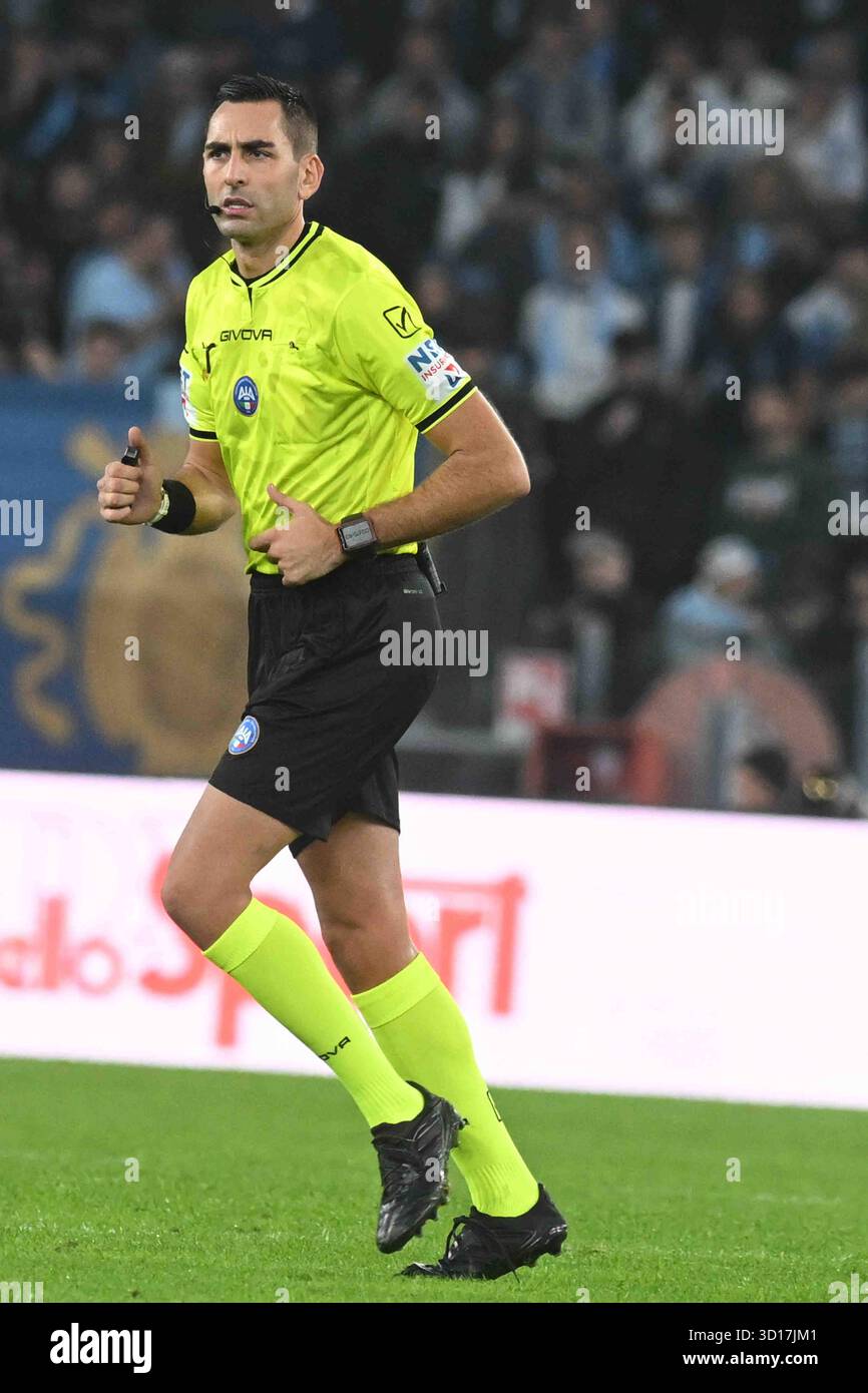 Roma, Italia, 26 ottobre 2025 l'arbitro della partita Andrea Colombo in azione durante la serie A Enilive tra SS Lazio vs Juventus FC :Agostino Gemito/ Alamy Live News Foto Stock