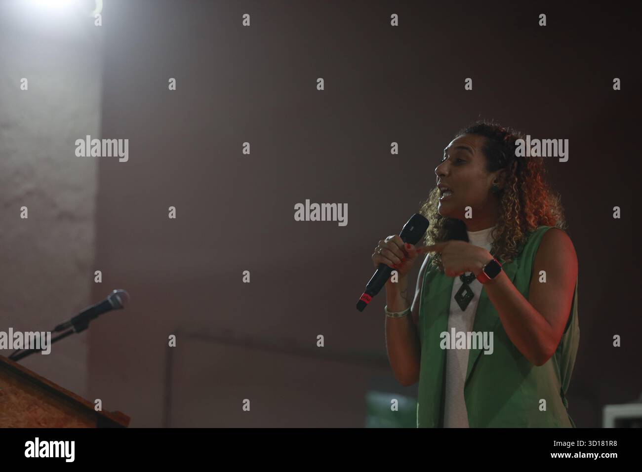 salvador, bahia, brasile - 17 ottobre 2025: Anielle Franco, Ministro dell'uguaglianza razziale, vista durante un discorso a Salvador. Foto Stock