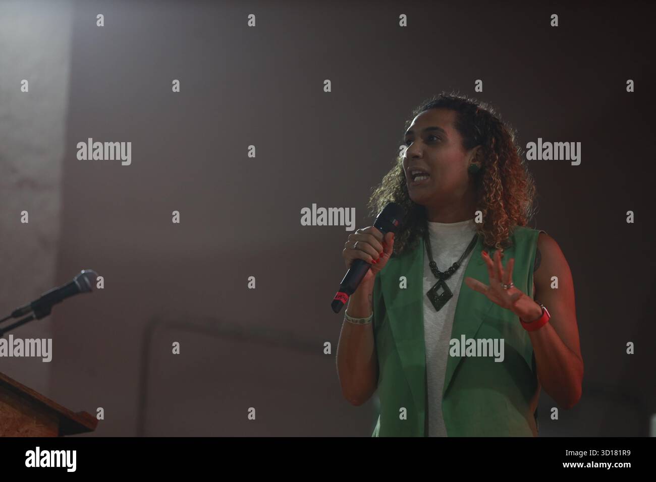 salvador, bahia, brasile - 17 ottobre 2025: Anielle Franco, Ministro dell'uguaglianza razziale, vista durante un discorso a Salvador. Foto Stock