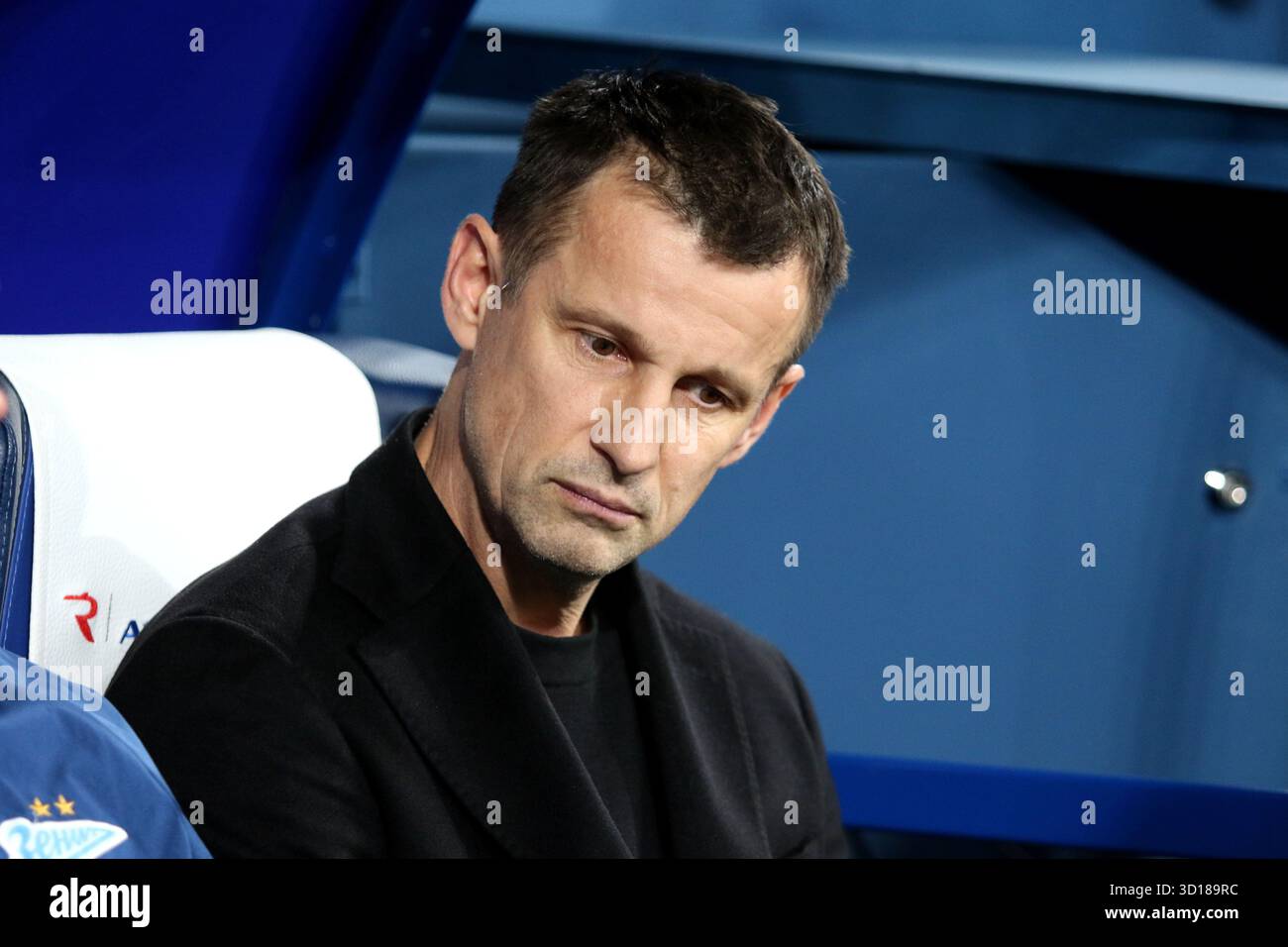San Pietroburgo, Russia. 26 ottobre 2025. Sergei Semak, allenatore dello Zenit, visto durante la partita di calcio della Premier League russa tra Zenit San Pietroburgo e Dynamo Mosca alla Gazprom Arena. Punteggio finale: Zenit 2:1 Dinamo. (Foto di Maksim Konstantinov/SOPA Images/Sipa USA) credito: SIPA US/Alamy Live News Foto Stock