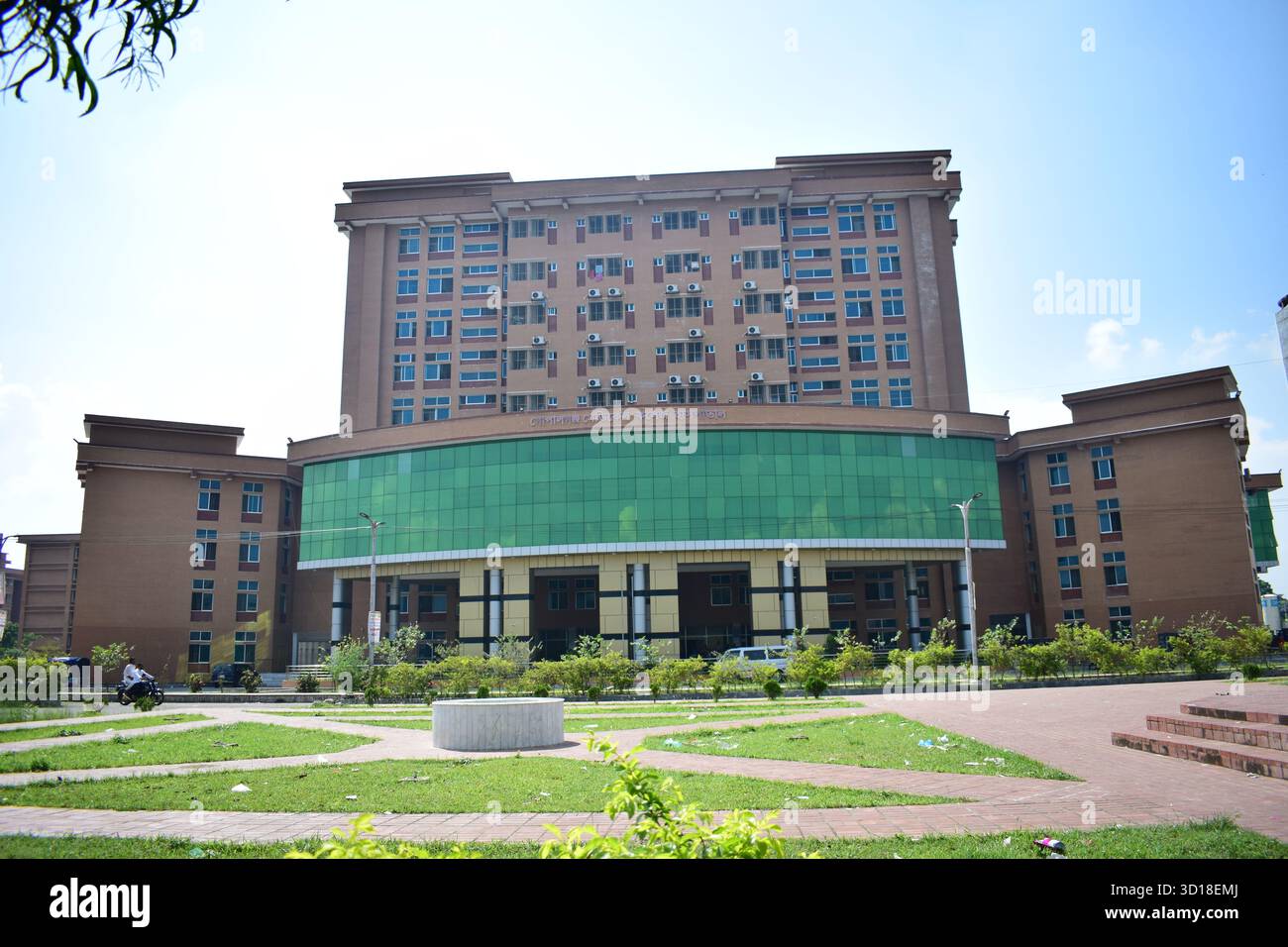 Gopalganj Medical College Hospital edificio principale - Centro di assistenza sanitaria ed educazione medica in Bangladesh Foto Stock