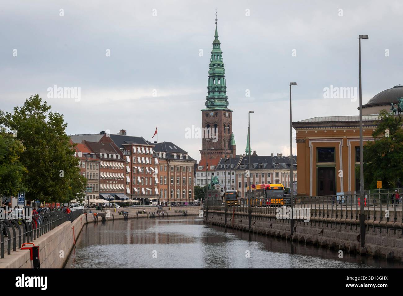 Gammel Strand e Nikolaj Art Gallery, ospitati in una vecchia chiesa, Copenaghen, Danimarca Foto Stock