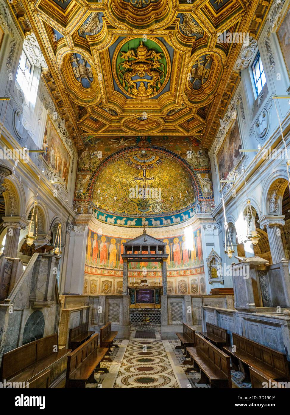 Vista del presbiterio - Basilica di San Clemente al Laterano - Roma, Italia Foto Stock