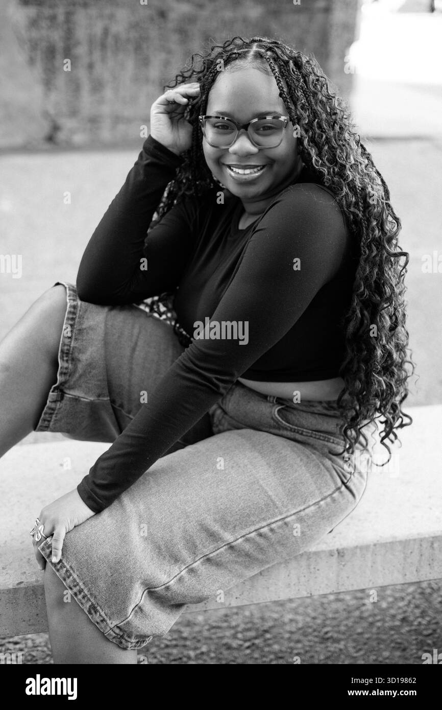 Giovani donne nere sorridono con fiducia Foto Stock