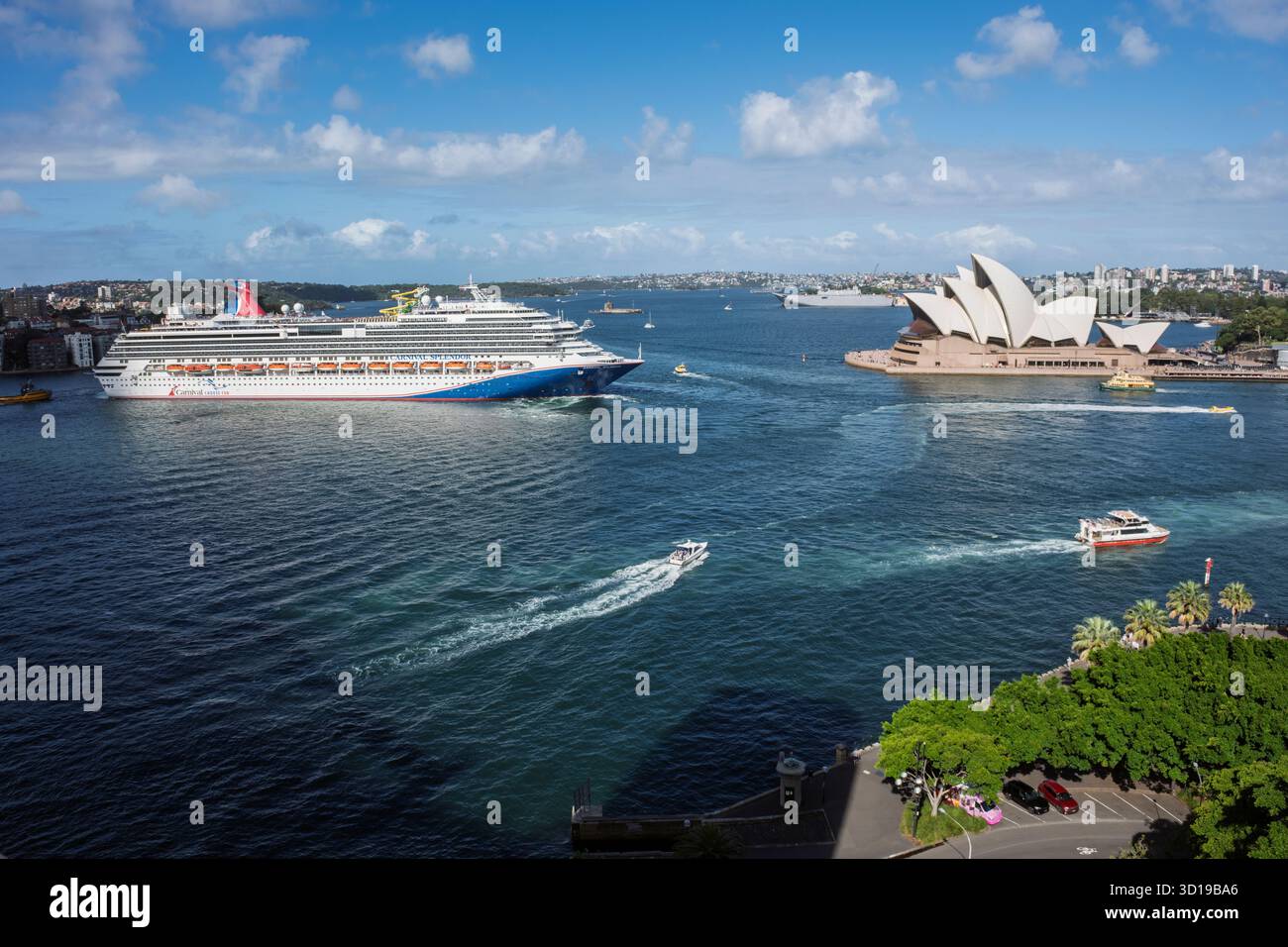 La nave da crociera Carnival Splendor lascia Circular Quay, Sydney Harbour, Sydney, New South Wales, Australia Foto Stock