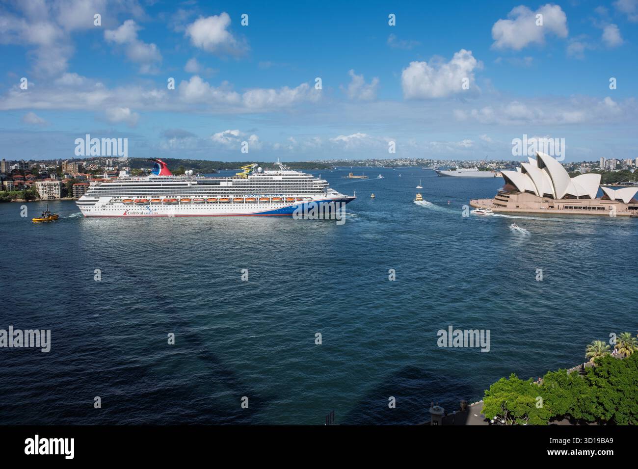 La nave da crociera Carnival Splendor lascia Circular Quay, Sydney Harbour, Sydney, New South Wales, Australia Foto Stock