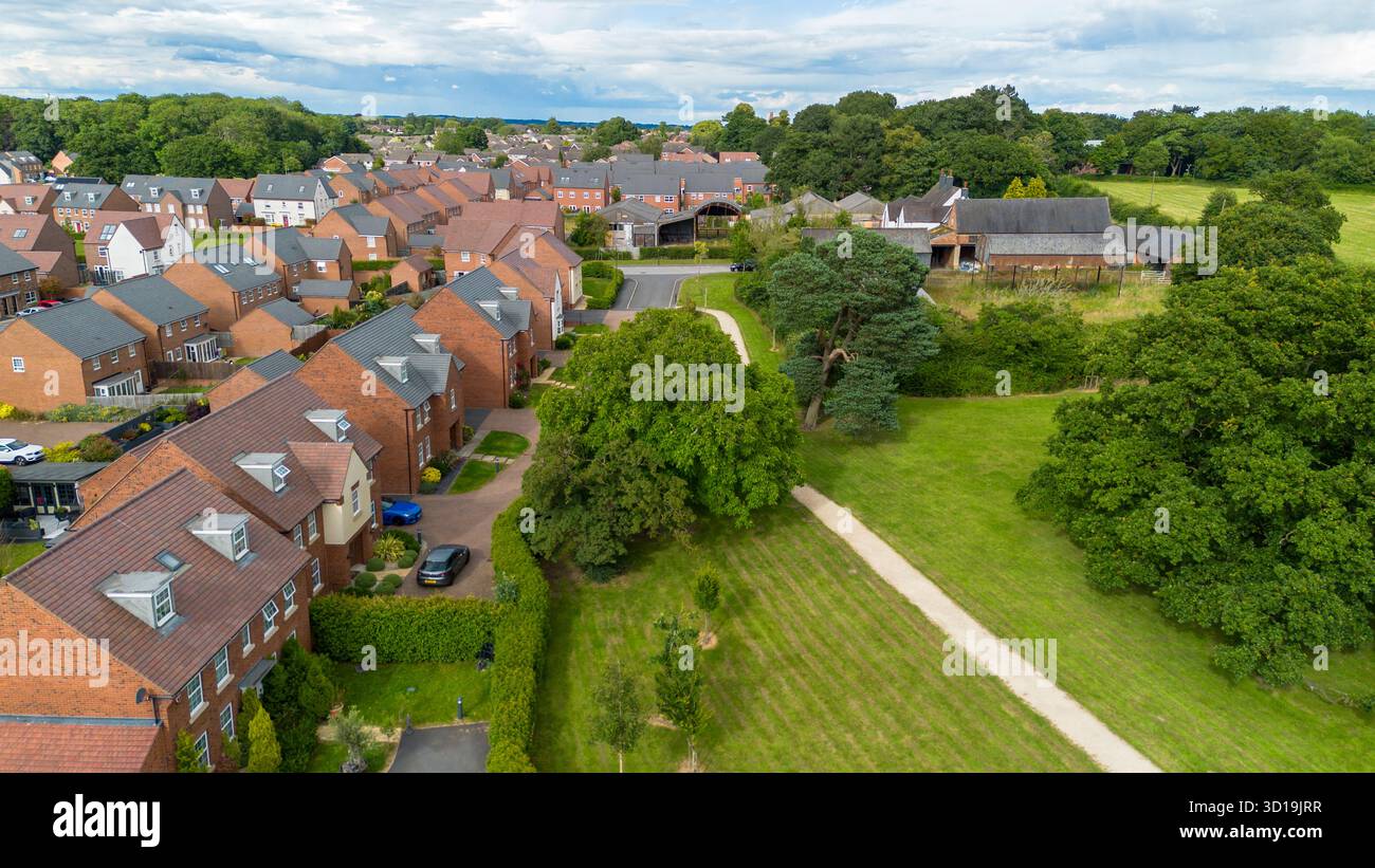 Fotografia aerea del villaggio di Cotchett a Mickleover, Derby, accanto a campi aperti e terreni agricoli nel South Derbyshire. Foto Stock