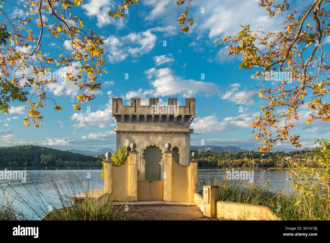 INGRESSO PRINCIPALE PESQUERA LA CARPA D’OR BOATHOUSE LAGO DI BANYOLES PLA DE L’ESTANY PROVINCIA DI GIRONA CATALOGNA SPAGNA Foto Stock