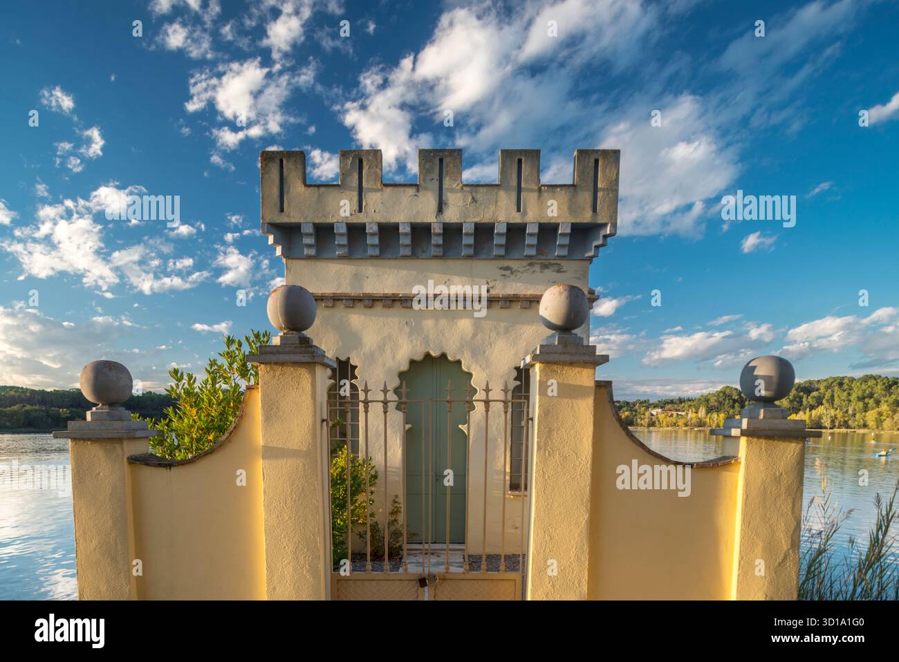 INGRESSO PRINCIPALE PESQUERA LA CARPA D’OR BOATHOUSE LAGO DI BANYOLES PLA DE L’ESTANY PROVINCIA DI GIRONA CATALOGNA SPAGNA Foto Stock