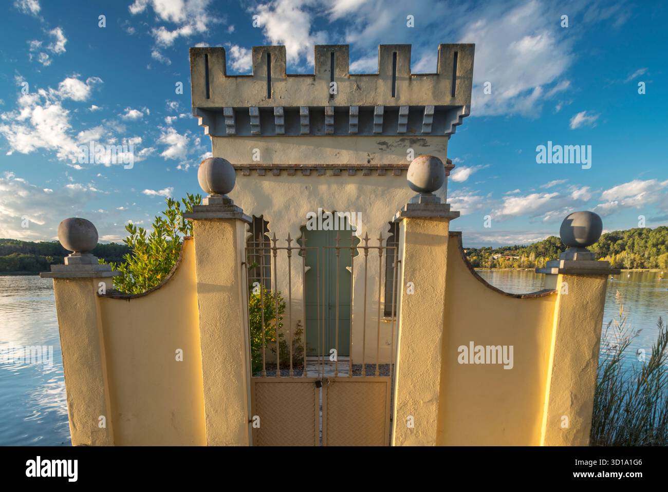 INGRESSO PRINCIPALE PESQUERA LA CARPA D’OR BOATHOUSE LAGO DI BANYOLES PLA DE L’ESTANY PROVINCIA DI GIRONA CATALOGNA SPAGNA Foto Stock