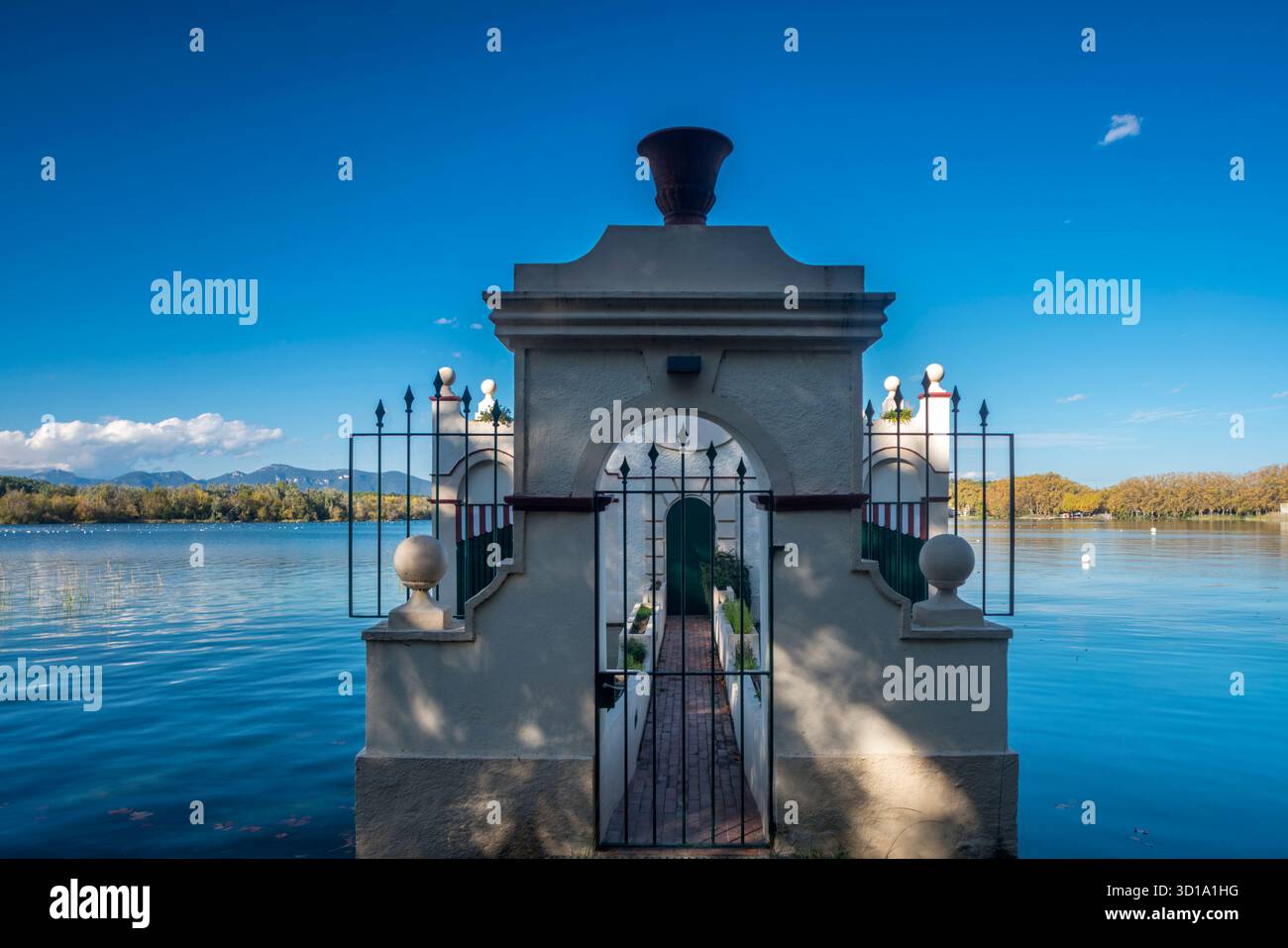 INGRESSO PRINCIPALE PESQUERA MARIMON BOATHOUSE LAGO DI BANYOLES PLA DE L'ESTANY PROVINCIA DI GIRONA CATALOGNA SPAGNA Foto Stock