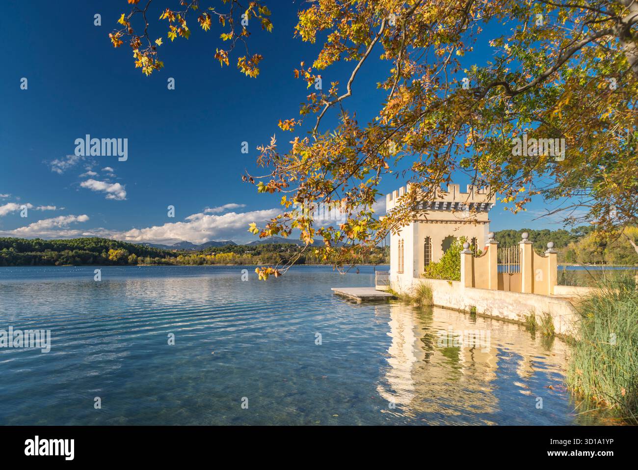 INGRESSO PRINCIPALE PESQUERA LA CARPA D’OR BOATHOUSE LAGO DI BANYOLES PLA DE L’ESTANY PROVINCIA DI GIRONA CATALOGNA SPAGNA Foto Stock