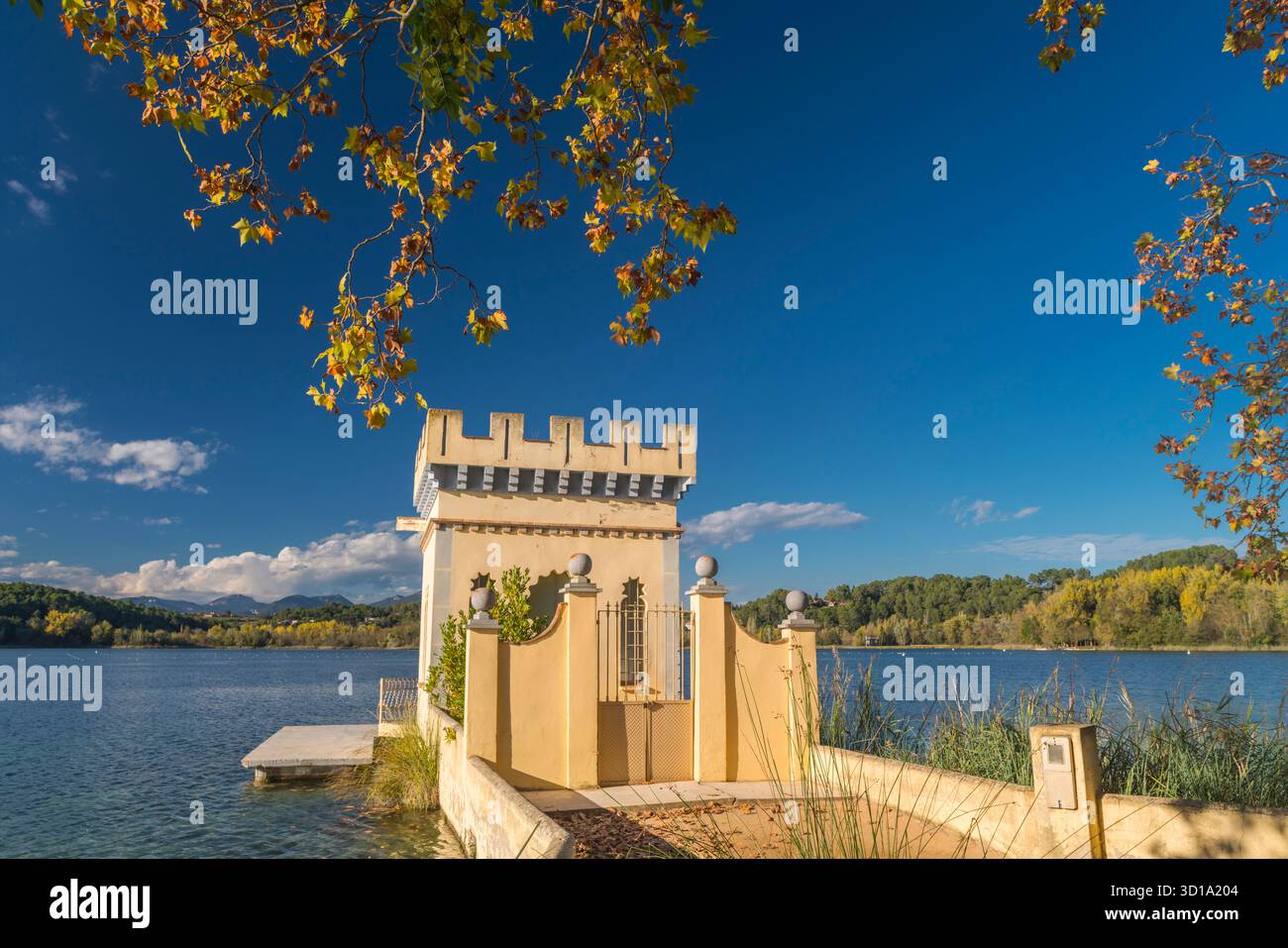 INGRESSO PRINCIPALE PESQUERA LA CARPA D’OR BOATHOUSE LAGO DI BANYOLES PLA DE L’ESTANY PROVINCIA DI GIRONA CATALOGNA SPAGNA Foto Stock