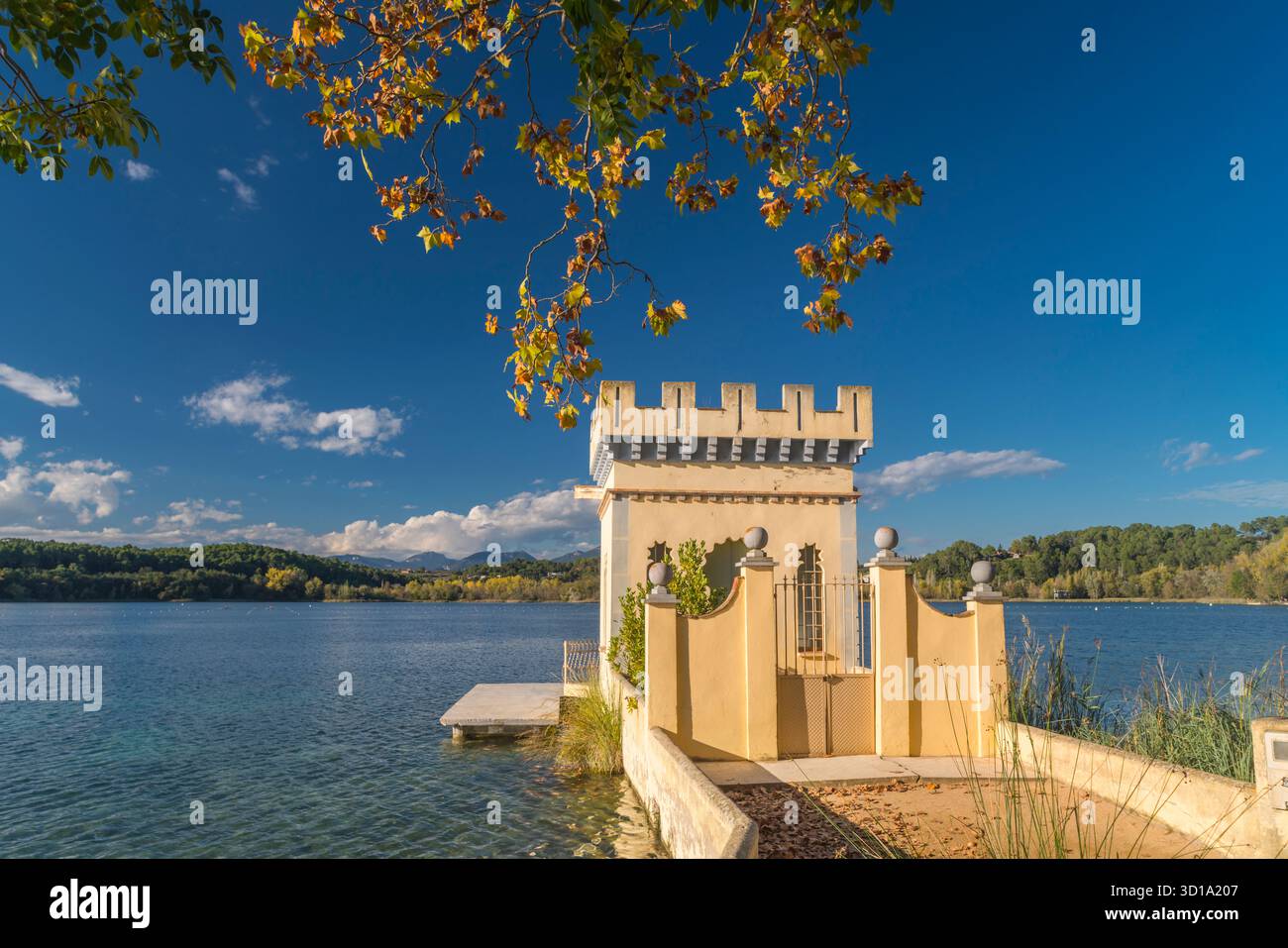 INGRESSO PRINCIPALE PESQUERA LA CARPA D’OR BOATHOUSE LAGO DI BANYOLES PLA DE L’ESTANY PROVINCIA DI GIRONA CATALOGNA SPAGNA Foto Stock