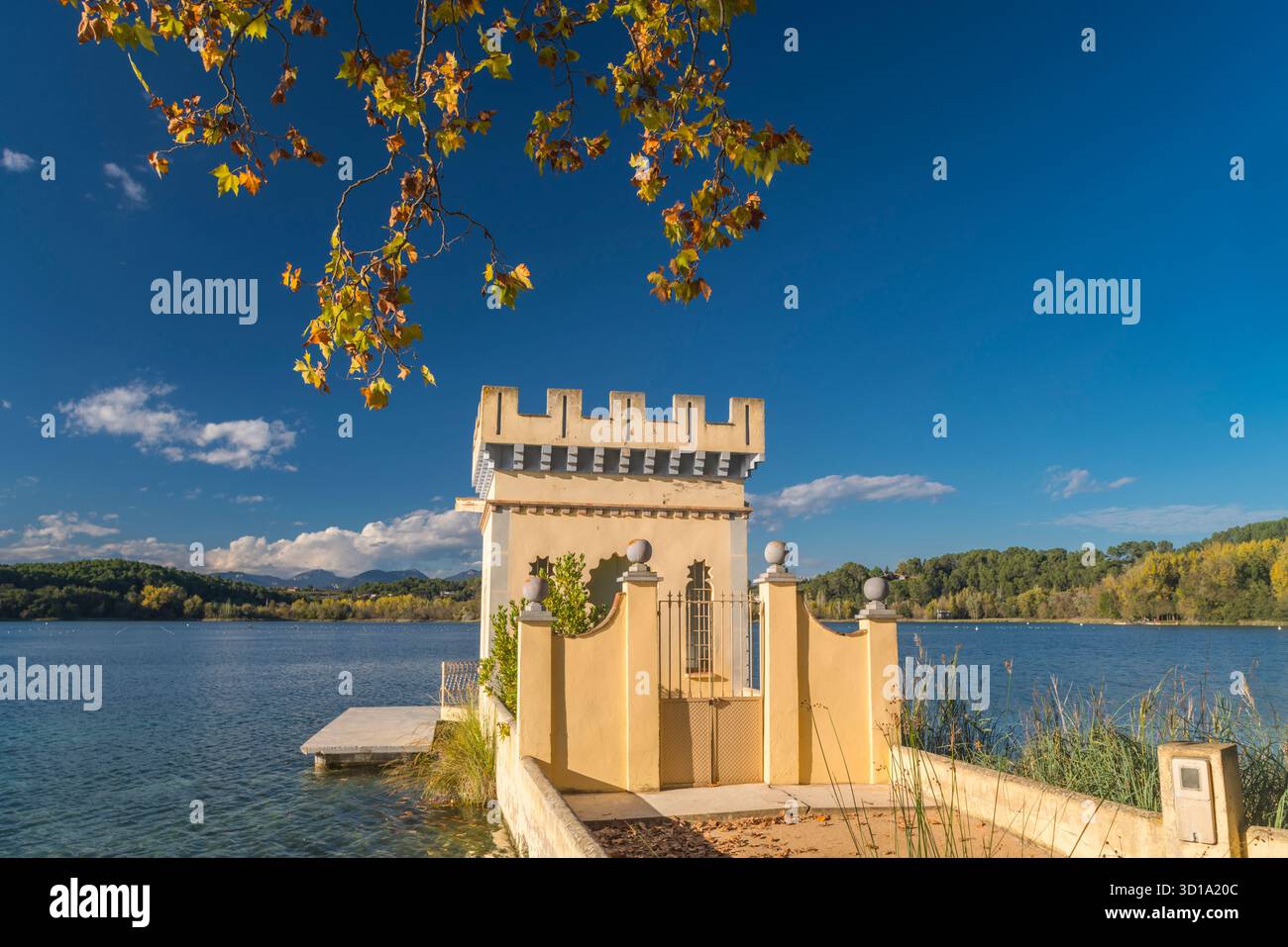 INGRESSO PRINCIPALE PESQUERA LA CARPA D’OR BOATHOUSE LAGO DI BANYOLES PLA DE L’ESTANY PROVINCIA DI GIRONA CATALOGNA SPAGNA Foto Stock