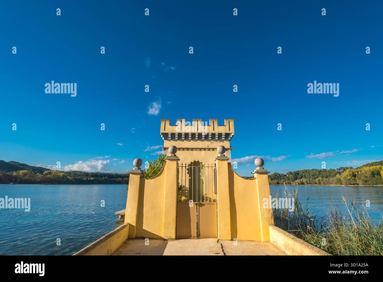 INGRESSO PRINCIPALE PESQUERA LA CARPA D’OR BOATHOUSE LAGO DI BANYOLES PLA DE L’ESTANY PROVINCIA DI GIRONA CATALOGNA SPAGNA Foto Stock